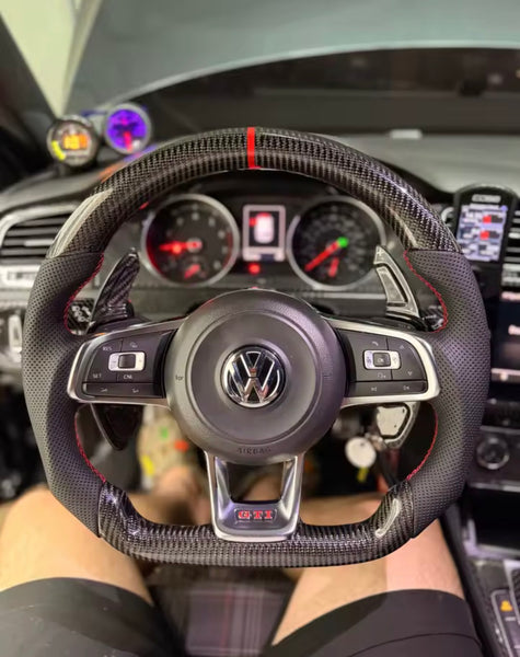 🏁 Sportowa kierownica skóra perforowana + Carbon

VW Golf 7 / 7.5 / GTI / GTE / GLI / R-Line / Tiguan (2013–2019)