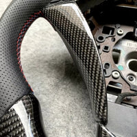 🏁 Kierownica z prawdziwego włókna węglowego + skóra
BMW Seria 5 E60 / E61 (2003–2010)