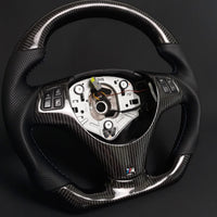 🏁 Kierownica z prawdziwego włókna węglowego + skóra
BMW Seria 3 / X1 / X5 – E82 / E84 / E87 / E70 / E90 / E92 / E93     Automat/Manual